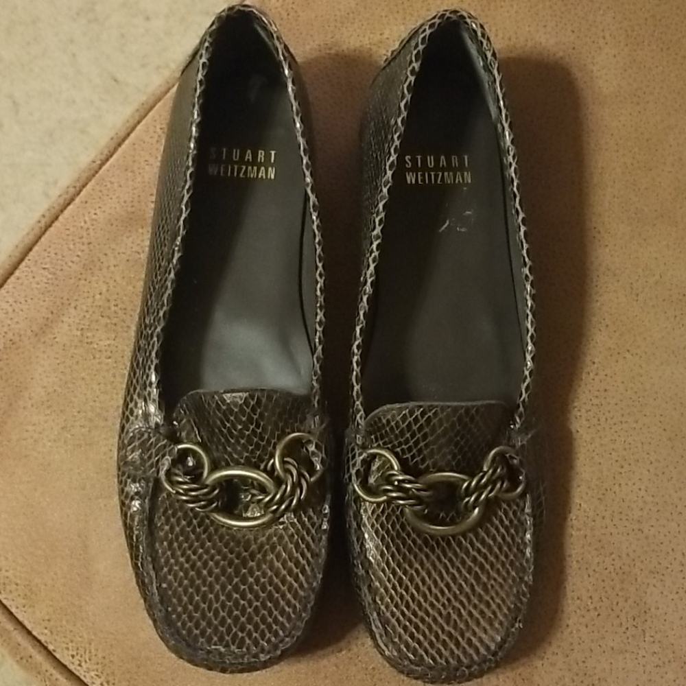 IF THE SHOE FITS, WEAR IT❣️Snake skin style Stuart Weitzman shoes
